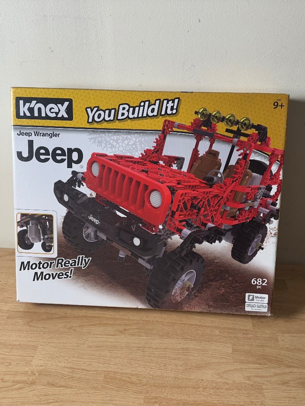K'NEX RED JEEP WRANGLER BUILDING SET MOTORIZED 4X4 KNEX 682 PIECES - NEW IN BOX!